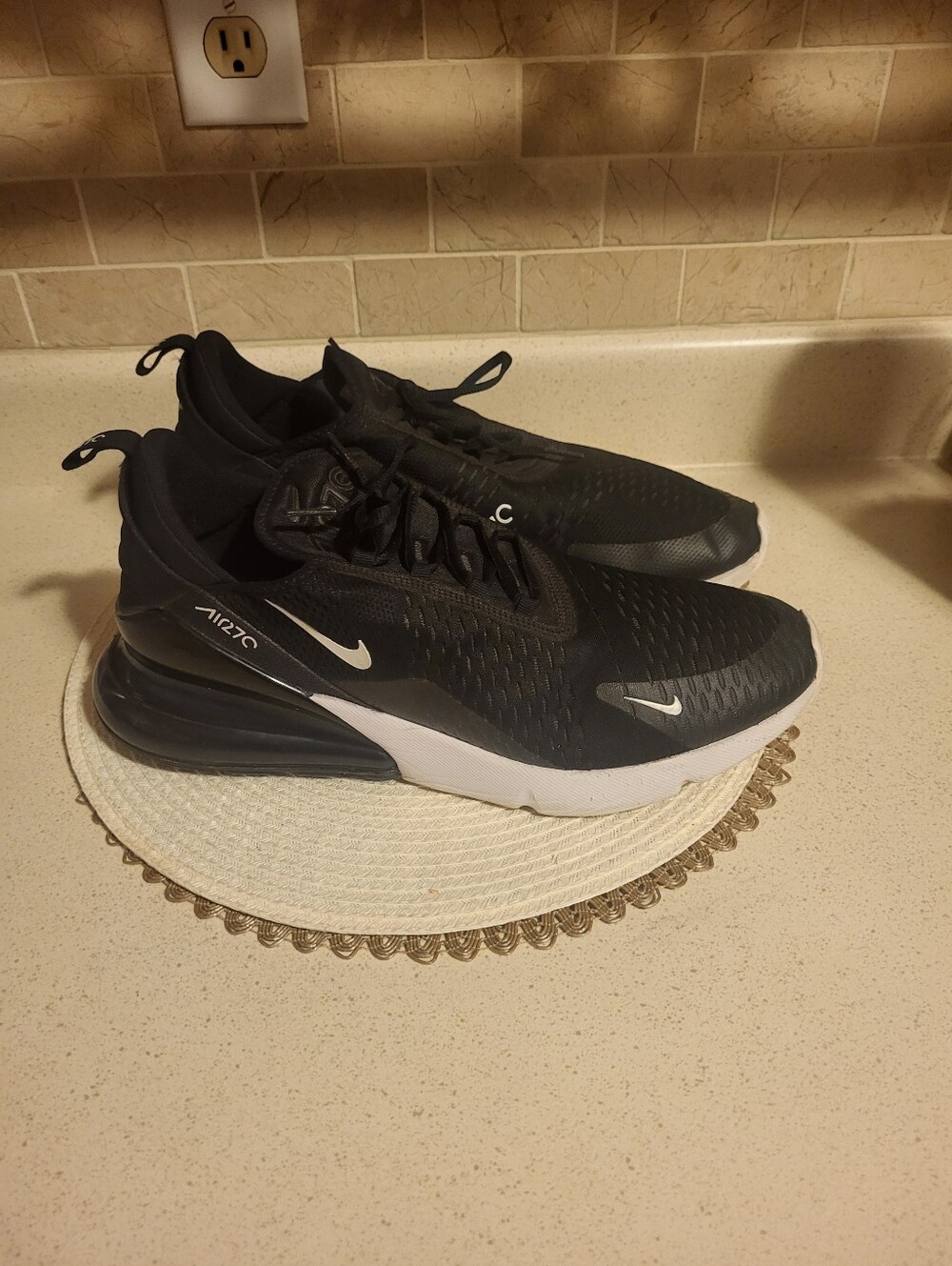 Nike Men's Black and White Air Max 270 Athletic Sneakers Sz. 14